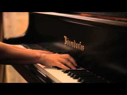 hands on piano